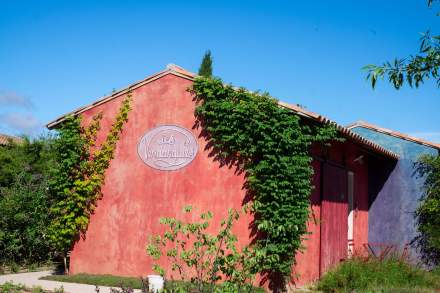 Extérieur, Château Castigno à Assignan Hôtel Insolite Occitanie