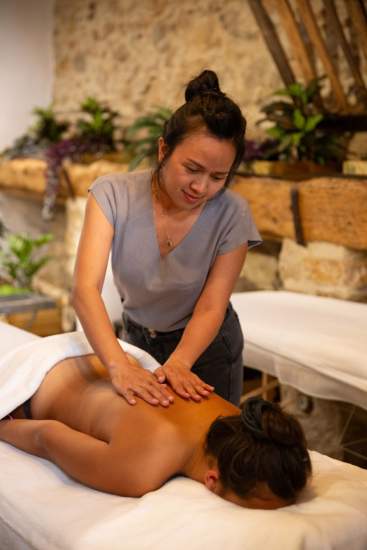 Jacuzzi, Château Castigno - Assignan Spa de Castigno Massage &amp; Bien-Être Spa Hérault