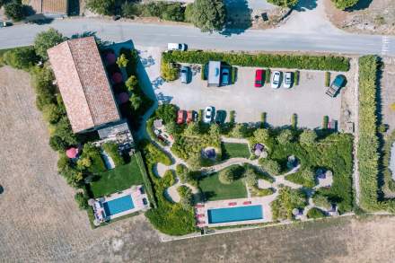 Village Castigno, Vue Aérienne, Château Castigno - Assignan Domaine Mariage Hérault Village Castigno 