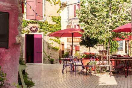 Château Castigno, Assignan, Terrasse La Petite Table Bistrot &amp; Grill Restaurant Assignan