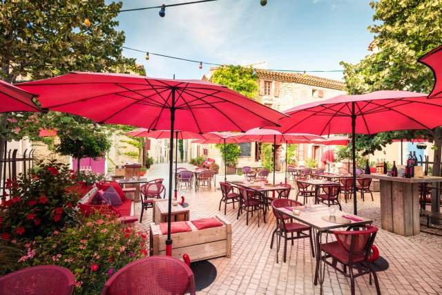 Château Castigno, Assignan, La Petite Table Restaurant Terrace