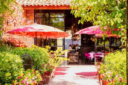 Château Castigno, Assignan, Terrace La Table Castigno restaurant in Assignan Gourmet Restaurant Hérault