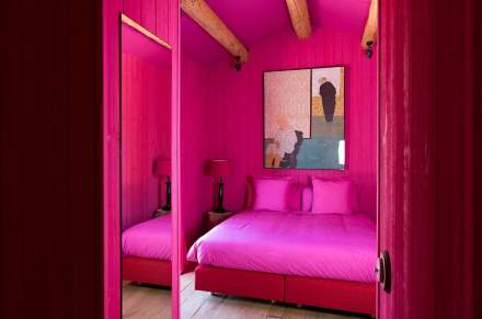 Château Castigno, Assignan, Chambre rose Château Village Castigno Hôtel Insolite Occitanie